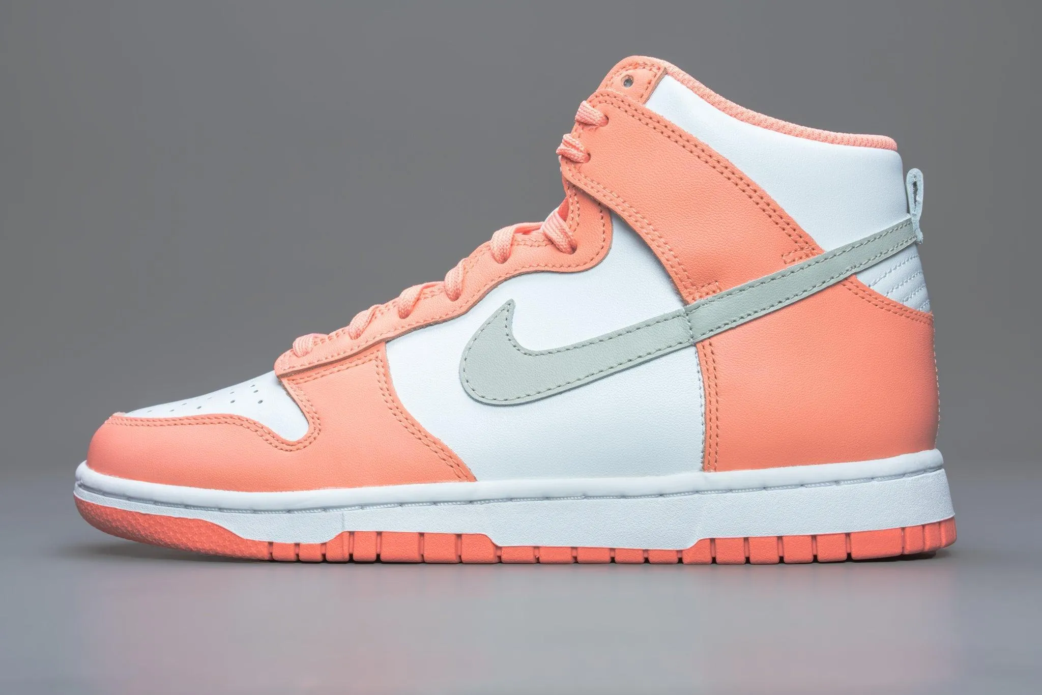 Nike Dunk High Salmon (W)